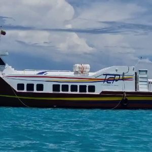 Ferry La Guaira Los Roques turistas